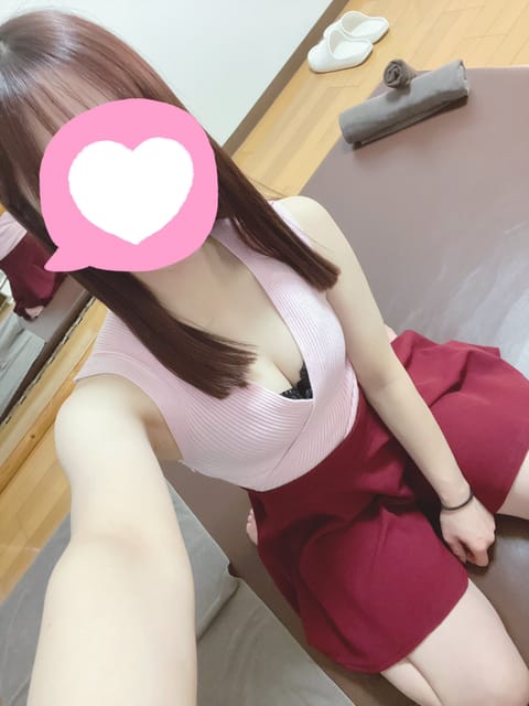りおなです！

今日21時から出勤します🫧
仕事終わりの方もそうじゃない方も癒されにきてください🫶
精一杯癒しますね( 