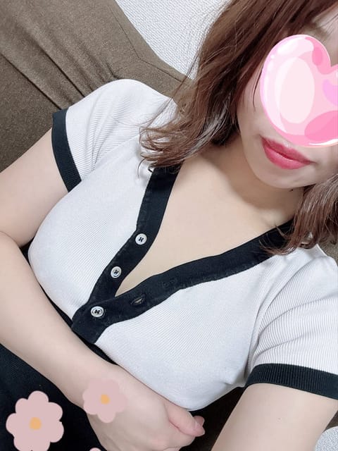 10/26 18:00〜27:00 岡崎ルーム
出勤します🚗

最近忙しくてお兄様達に会えてないよう😭
えりのこと忘れな