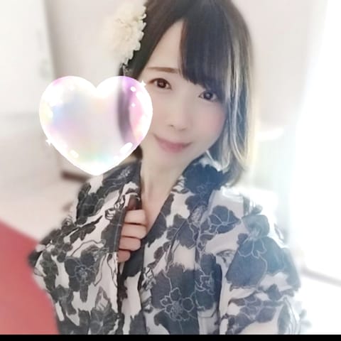 お帰りになられた後に

気付いたの

沢山の沢山の
お気持ち

いつ置いて下さったのですか…

私には
これ程の価値はな