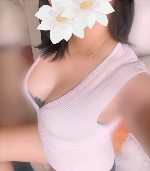 本日出勤してます〜〜🍀

13時頃から🈳あります💞

今日はちょっと雨が降りそう☔

気をつけてお越しください〜✨️