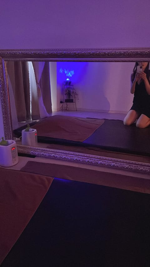 今日は堺筋本町ルームです(((o(*ﾟ▽ﾟ*)o)))

堺筋本町のお部屋はマットが大きくて、
このマット施術しやすいか