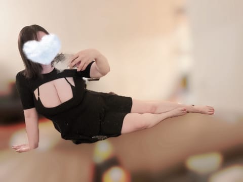 なんだか起きちゃった🥺
珍しく全身の写真載せちゃいます🤍
