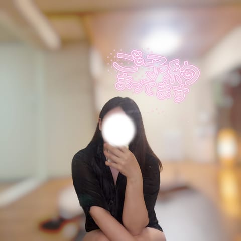 次回🈳18:00～

今日もヌルヌルマッサージで
ほぐしちゃうよ♡

今年も残り4日！
メンエス納め待ってます✨