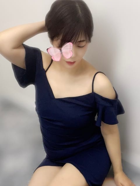 お写真だとツンデレに見えがち？
実は…///皆さんの予想はどんなのかな笑
聞いてみたい笑😆