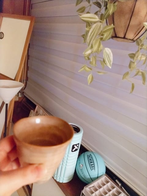 おはよございます🔅
今朝も白湯飲んで朝さんぽ🚶 

凄腕先生から
教えていただいた歩き方。
体重移動、足裏のつけかた、姿