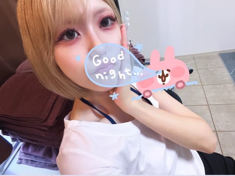 おはようございます☀️みれいです♡
今日は秋葉原に12-20で出現っっっ❣️
三連休中日ですねん！お外、とーーっても暑い