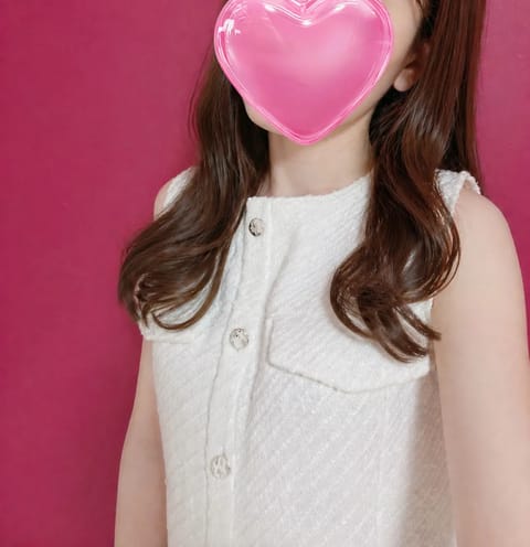 出勤しました🎀🤍
本日もよろしくお願いします☺️

13時～20時まで前橋で受付中です(＾＾)🩷
今日は雨で体冷やさない