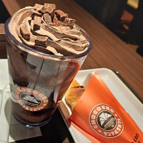 こんばんは🌛
今日も朝まで出勤してます✨

朝からずっとチョコクロが食べたくて食べたくて……🤤💕
出勤前に食べて来ました