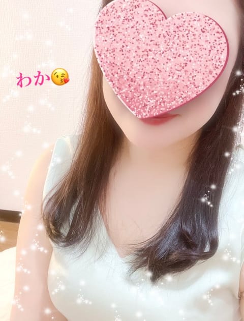 こんにちは🌱☔️
肌寒い日ですね🥶
暖かい服着てお家出ましたか？
こんなに寒暖差あると、体調崩しやすいので管理大変ですよ