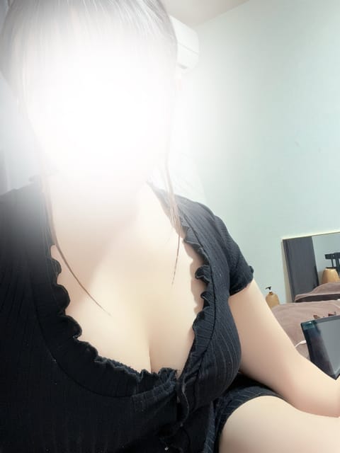 おはようございます😊☔️
雨いやすぎる🥲
本日13時~18時安城ルーム出勤です❣️
平日に久しぶりの昼エス💆‍♀️

普