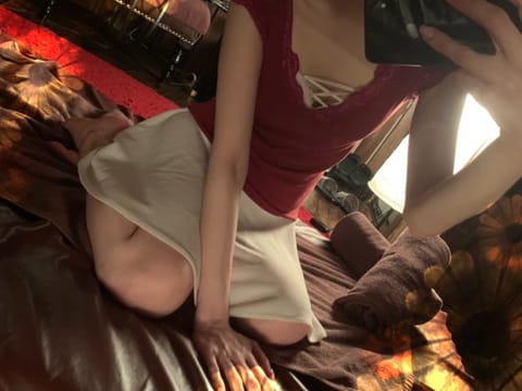 出勤しました✨
本日、13:00〜19:00ですo(･x･)/
予約の問い合わせお待ちしてます💓