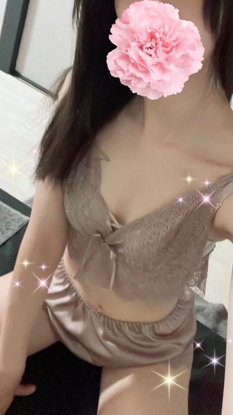 出勤してます🫶
好みのコスプレ着て気分上がりました〜！

ご来店予定のお客様、会えるのを楽しみにしております╰(*´︶`