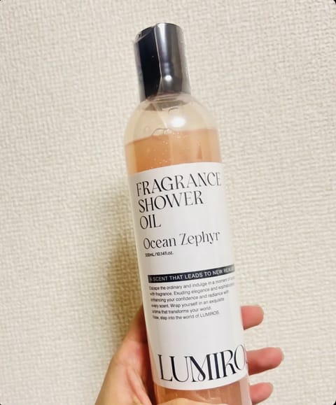 こんにちは〜。

ネットショッピングで気になっていた
ボデーソープが70%割引されていたので
買ってみました(●
