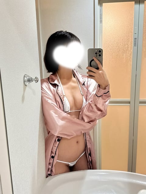 こんにちは🐥☀️
今日8月19日出勤です〜♡
夜になったら涼しくなるかな？

23:30-27:00 📍池袋

お待ちし
