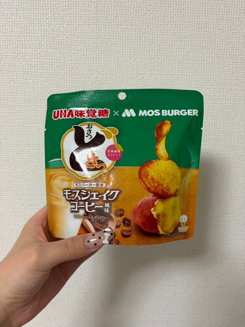 退勤しました〜！会いに来てくれたお兄様方ありがとうございました💕

差し入れも頂きました❣️
お菓子とスタバのいちごのド