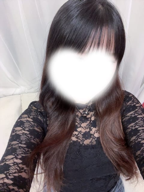 🫧8/14(木) 15:00～22:00🫧

個人的ビックニュース✧︎*。
前髪バッサリ切っちゃいました✂️

結構イメ