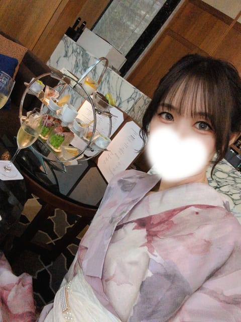 みなとみらいの花火に行ってきたよん🎇
その前にせっかく浴衣を着たので酒飲み用アフタヌーンティー？に(՞>‎⩊<՞)👍🏻
