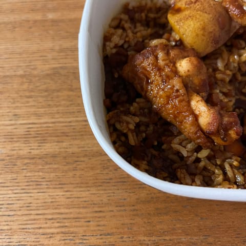 セブンイレブンの店内で、
「カレー、カレー」
言ってるから買ったんだけど、私には食べられない辛さでした🌶️