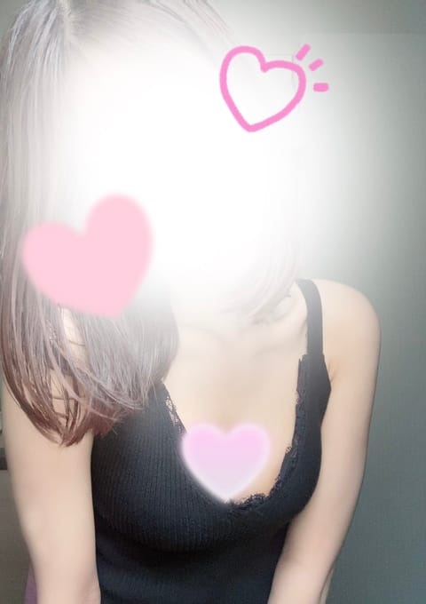 こんばんわ🕯️✨✨
明日の夜18:00からお部屋いますっ！
お兄さま方火曜が1番お疲れじゃない？🫩🌀💦つむぎにたーくさん