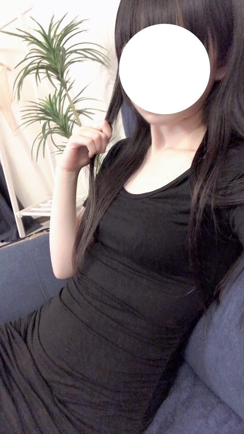 本日も出勤しております！
金曜日ですね*ˊᵕˋ*明日お休みの人もお仕事の人もマッサージ癒されに来ませんか？お待ちしており