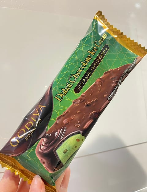最近の休憩中のおやつ🍨💝

・R-1
・ドバイチョコレート
・グミサプリ

差し入れでいただいたものと、自分用に買ってき