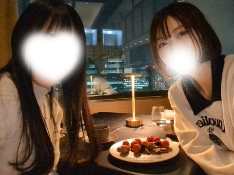 先日、いつも仲良くしてくれる相方ちゃんが誕生日のお祝いしてもらったよ(⁎ᴗ͈ˬᴗ͈⁎)嬉🍷♡この歳になっても毎月会って何