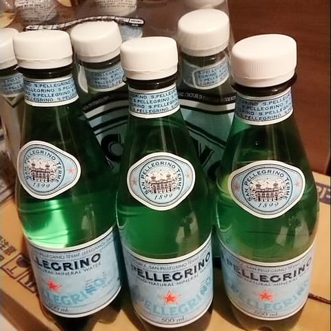 暑くなってきて、炭酸水を愛飲してます(o^O^o)