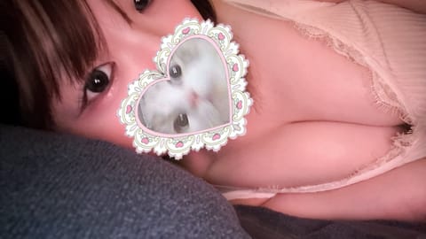 今日は18:00まで新大阪のお部屋にいるよ〜☺️
添い寝風写真撮ってみたっ  ‹ ᐝ