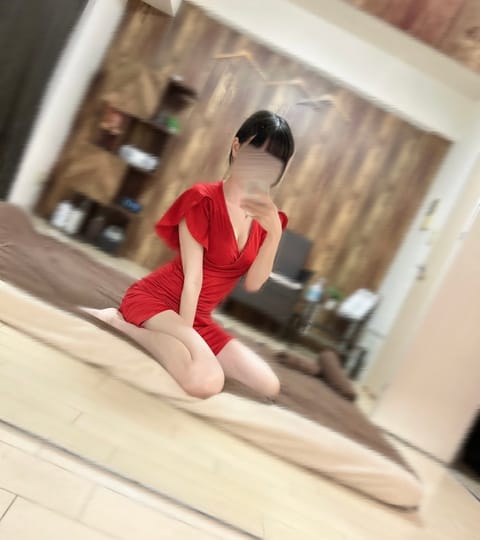 こんにちは〜！
本日22時30分までいます🍒🤍
涼しくなりましたね🍁ぜひまったり癒されに来てください₍ᐢ‥ᐢ₎ ♡

 