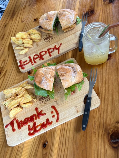 最終日めちゃめちゃいい天気☀️
お父さんとご飯食べてるよ〜