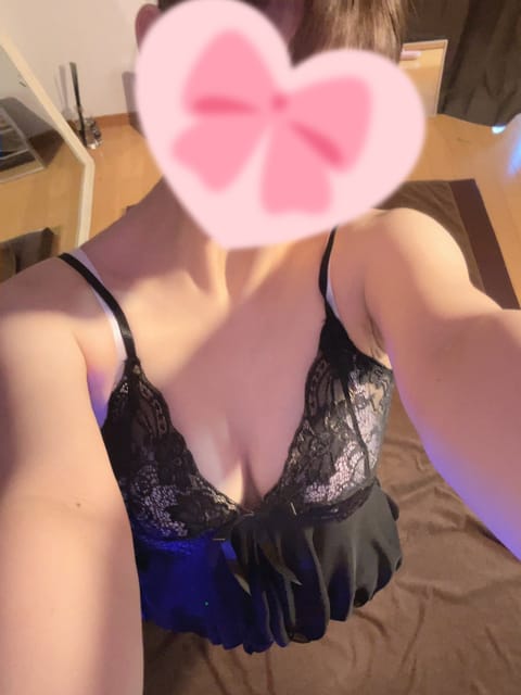 本日22:00~出勤です🙌🏻✨
遅い時間からのご案内になりますがぜひ会いに来てくれると嬉しいです💗
お誘い待ってます🎶