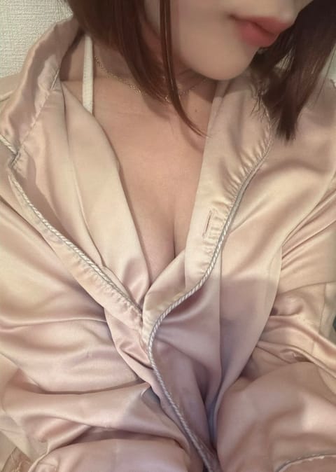 昨日は予約満了ありがとうございました🥹たくさんのお兄様達と深い時間過ごせました♡今日は16〜23時まで出勤です！お待ちし