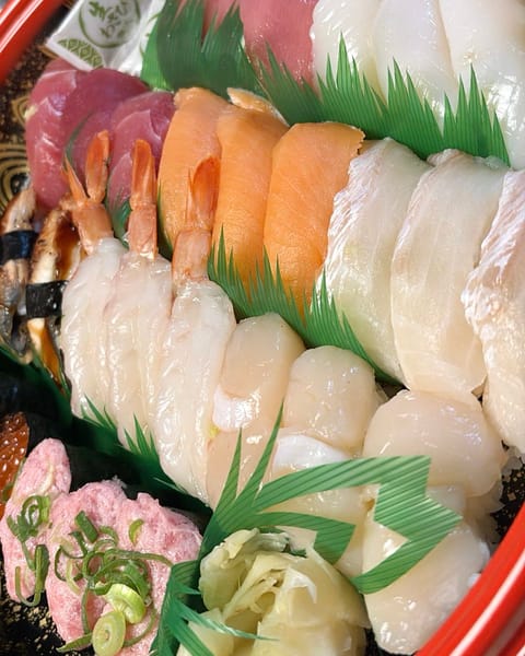 実家でまったりしてきたんだ〜☺️🍣
みんなはお盆なにしてる？？🎐

今日からまた東新宿にいます✨️12-18✨️