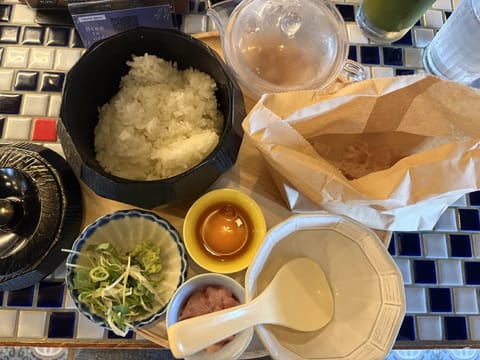 卵かけご飯の定食!

鰹節が大きくてちょっと、だいぶ贅沢なお昼ご飯😆

でもやっぱり若干足りない笑笑

ほんとはチキン南