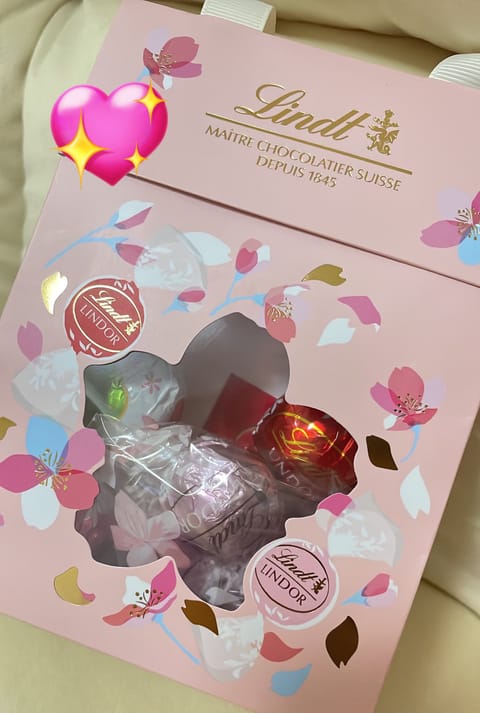 今日来ていただいたお兄様から💝
チョコ大好きなので凄く嬉しいです🥰
美味しくいただきます🍫

次回いつ出勤かはまだ決まっ