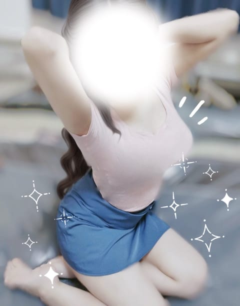 こんにちは！ももこです🍑🍼

本日なんと！
沼津roomに21時まで出勤してます🫶

お時間合うお兄さま💕ぜひレアキャラ