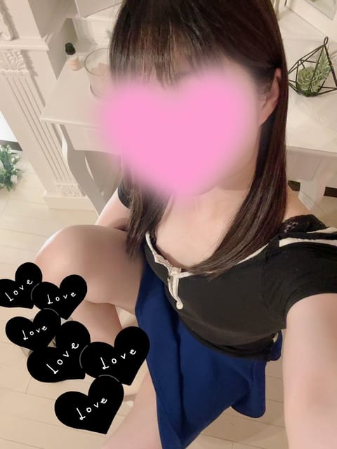 おはよん♥️
はる今日も12時-22時まで出勤します(  . .)"

事前予約たくさん入ってて嬉しい〜☺️
ご予約して