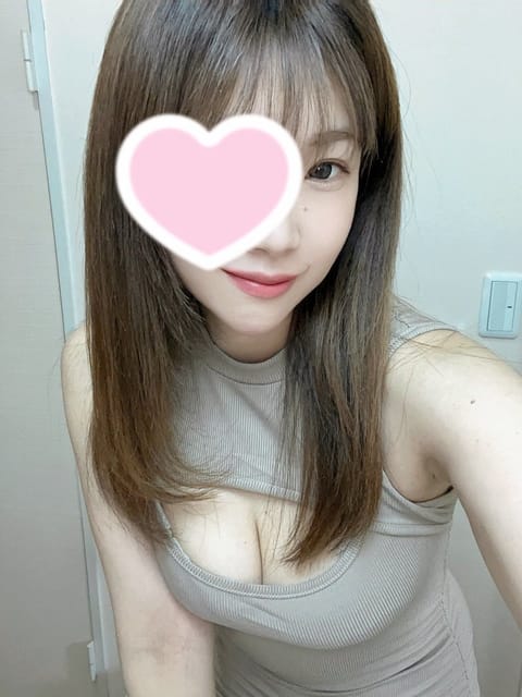 出勤してます✨🌻
今日も暑いですね😢

お時間ある方、遊びにきてね🥰✨✨