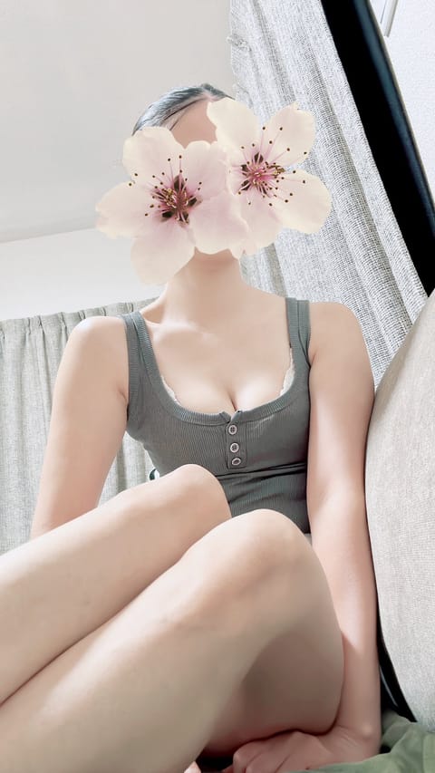 こんにちは🌼
今日もラストの時間まで出勤してます🫧
外は暑いので🫠💦
涼みに来てくださいね🎐♡
