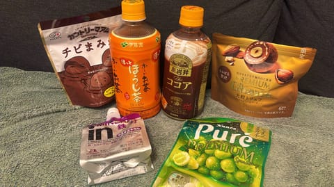 tiktokからのお客様で、
女の子の日だって伝えたら鉄分と甘いものと暖かい飲み物差し入れ貰った🥹🥹🥹😭
鉄分なさすぎて