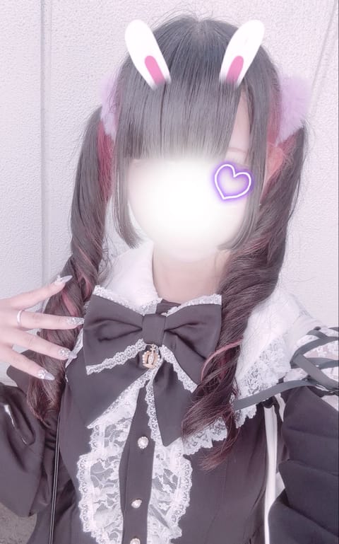 本日22-4でいてます！
今週末にインナー黒く染まっちゃうから、その前に可愛いインナー見に来て欲しいな🥲🥲🥲
