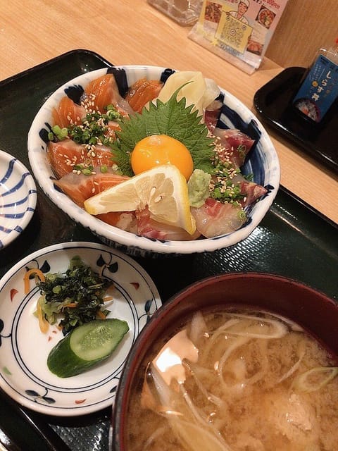 こんにちは！
れいです😊
夏バテ寸前だったんで
スタミナ付けて出勤します😂