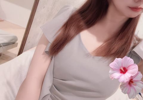 こんにちは🌱
今日は中野roomにいます☺︎
雨が降っていますが、久しぶりの雨で少し嬉しい☔︎雨宿りしに来てくださいね🎶