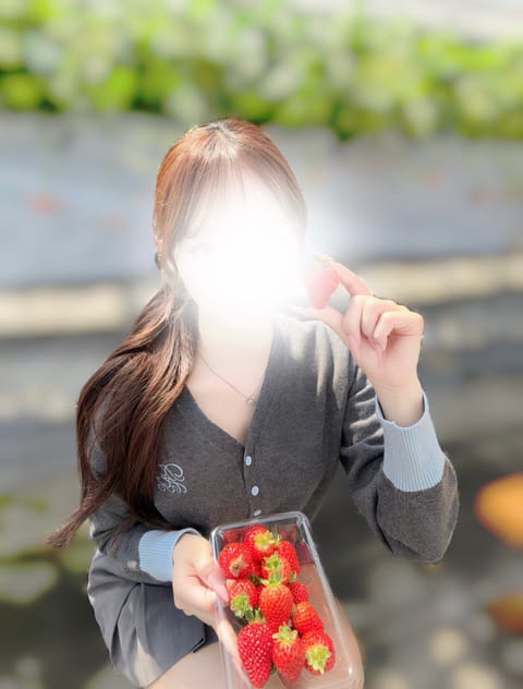 いちごっ🍓🤍🤍