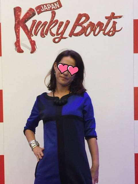ショートが好きな私が、黒髪ロングを目指して昨年から髪を伸ばしてきたが…この際切っちまおう。
あら⁇思ったよりも、傷ついと