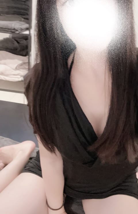 こんにちは峰です😃🤍

今日から2日間出勤してます！

12:00〜0:00皆様にお会いできること楽しみにしてますね！