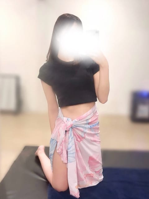 今日22時まで渋谷います🫶🏻💗

華金仕事終わりのご褒美にマッサージいかがですか？🤍
ご予約お待ちしてます💌