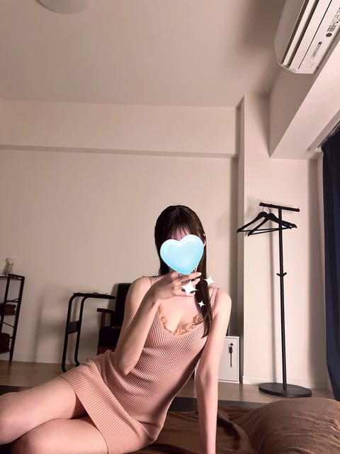 本日20じ〜銀座ルーム出勤です🌟

今日はなんだかジメジメして蒸し暑いですね🥹

プールとか入りたくなっちゃいます🏊

