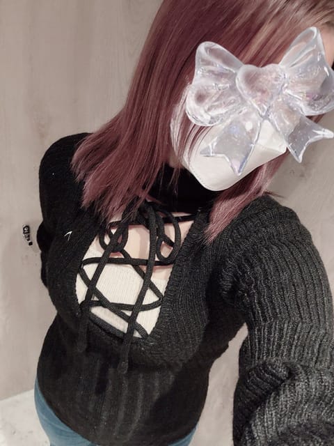 11月最後30日！
この後23:00-5:00出勤します🩵

髪の毛染めたから写真撮ったけど下手くそ😂