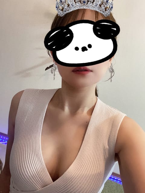 全然告知できてなかったけど、、、
本日3日、ラストまで出勤してます🩷
会いにきてねʕ•ᴥ•ʔ

このエフェクトすごい！！